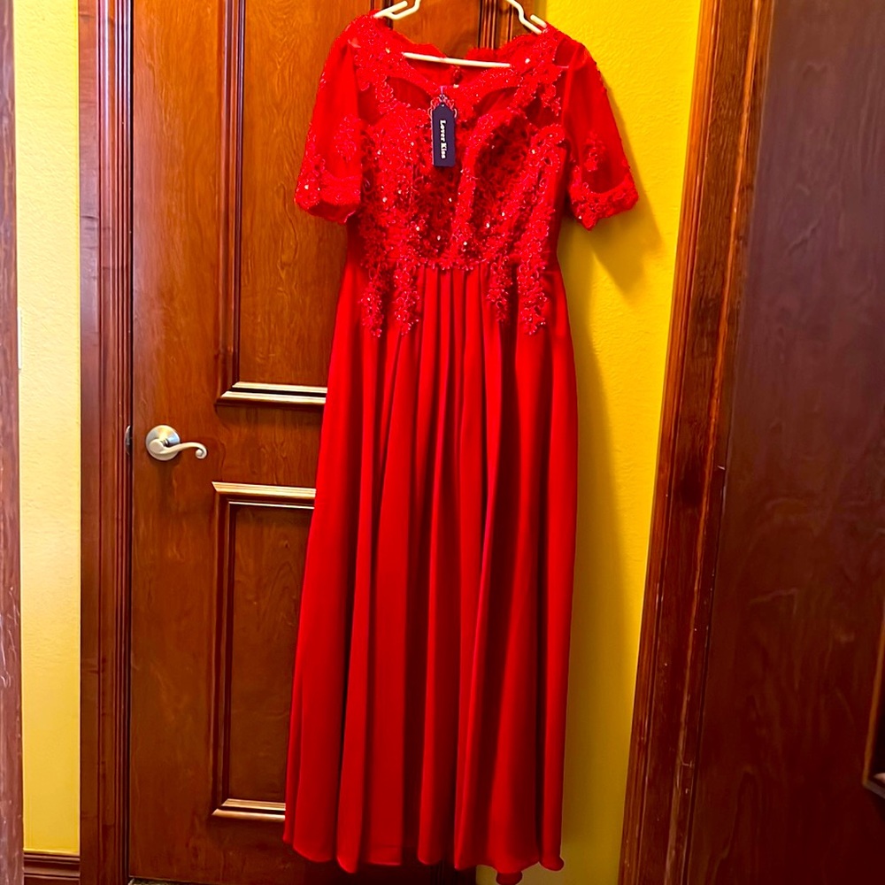 Formal, beautiful red dress!